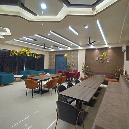 The Imperial Hotel And Convention Centre Kanpur Exteriör bild