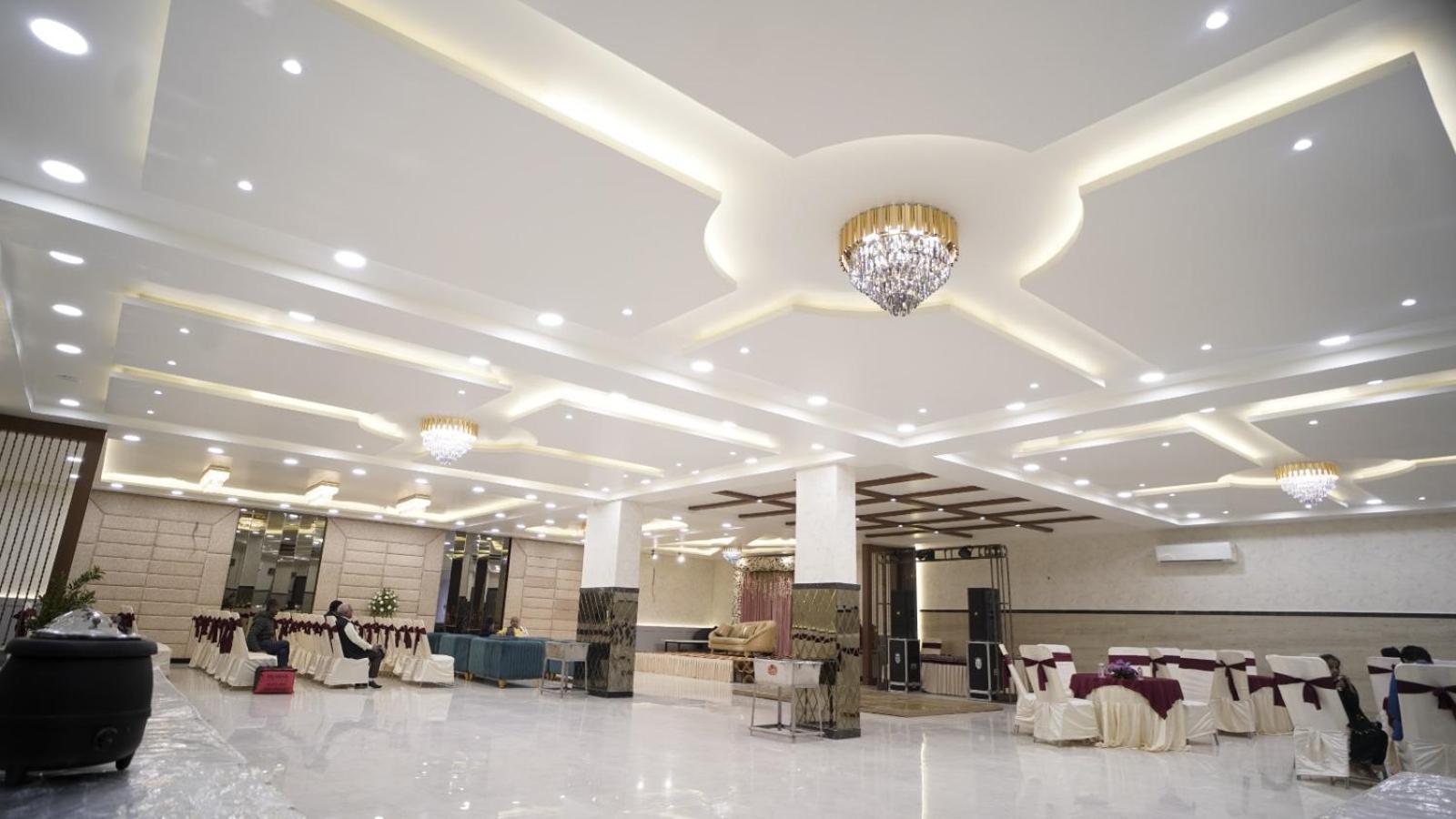 The Imperial Hotel And Convention Centre Kanpur Exteriör bild
