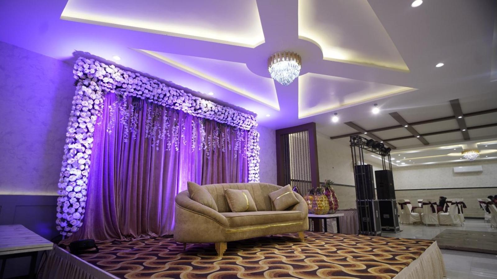 The Imperial Hotel And Convention Centre Kanpur Exteriör bild