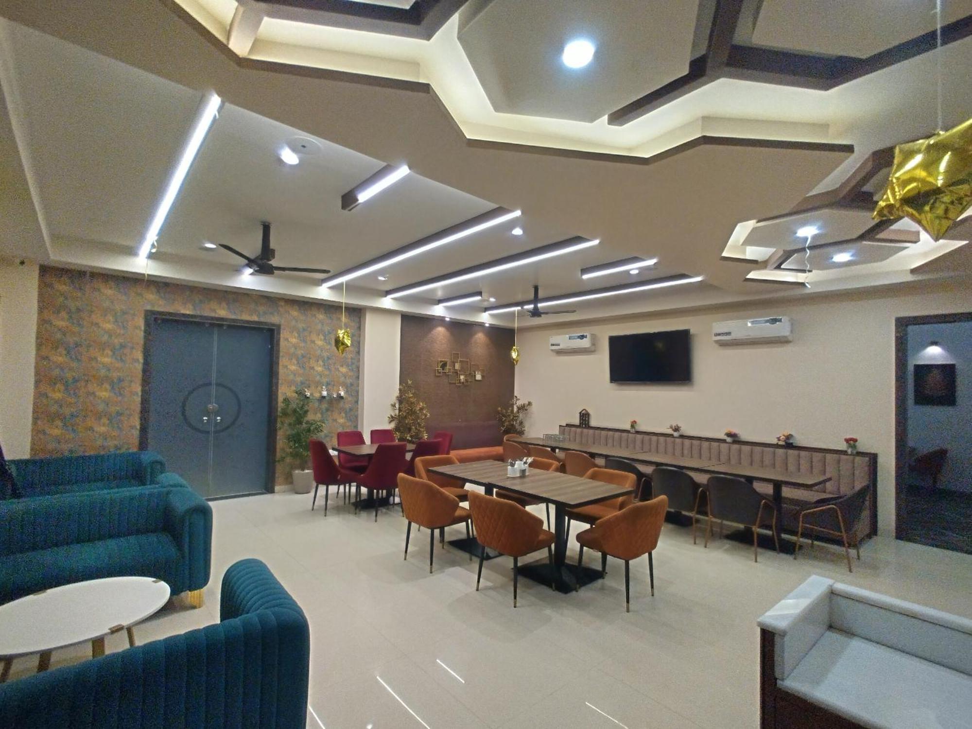 The Imperial Hotel And Convention Centre Kanpur Exteriör bild