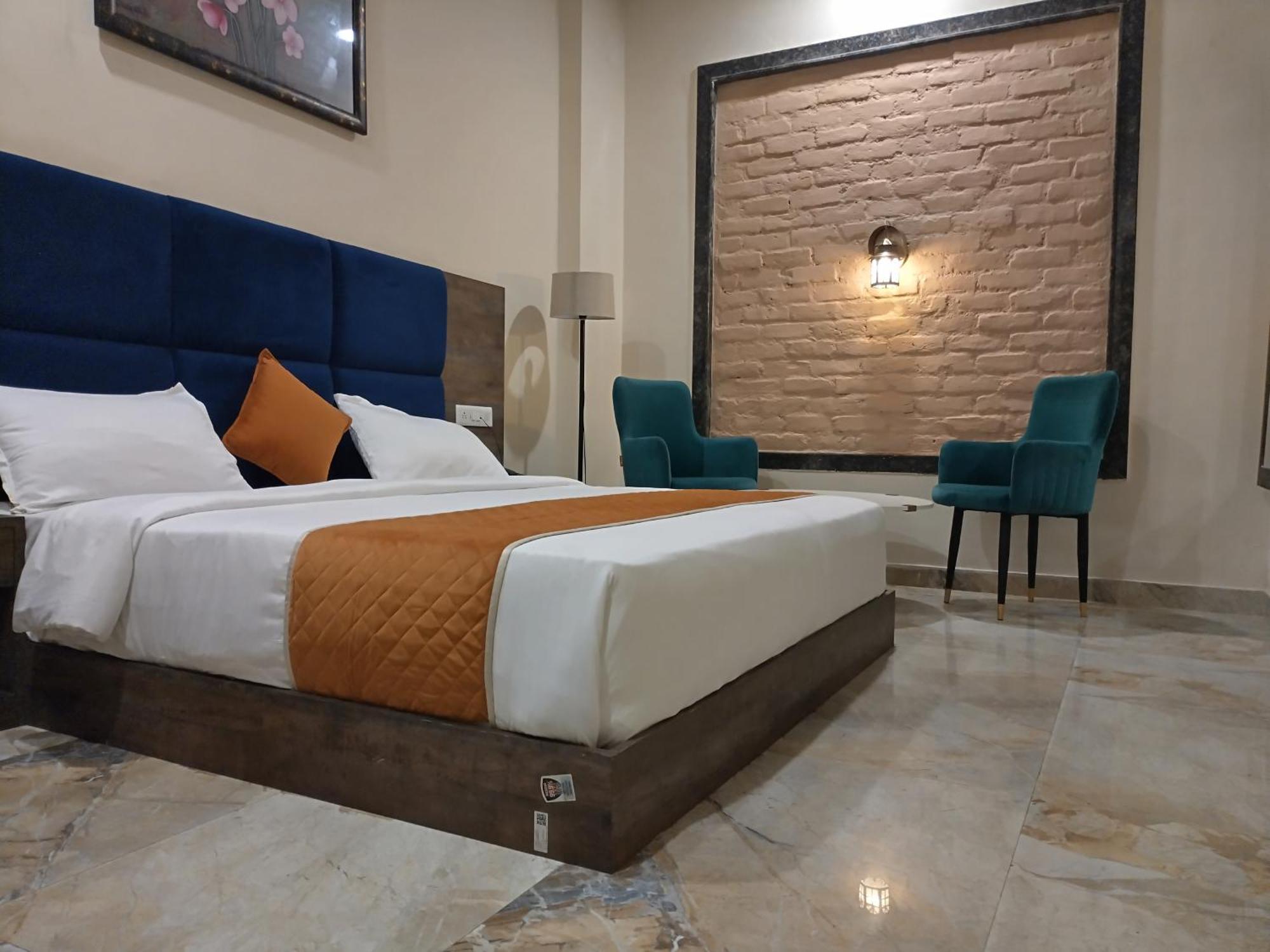 The Imperial Hotel And Convention Centre Kanpur Exteriör bild