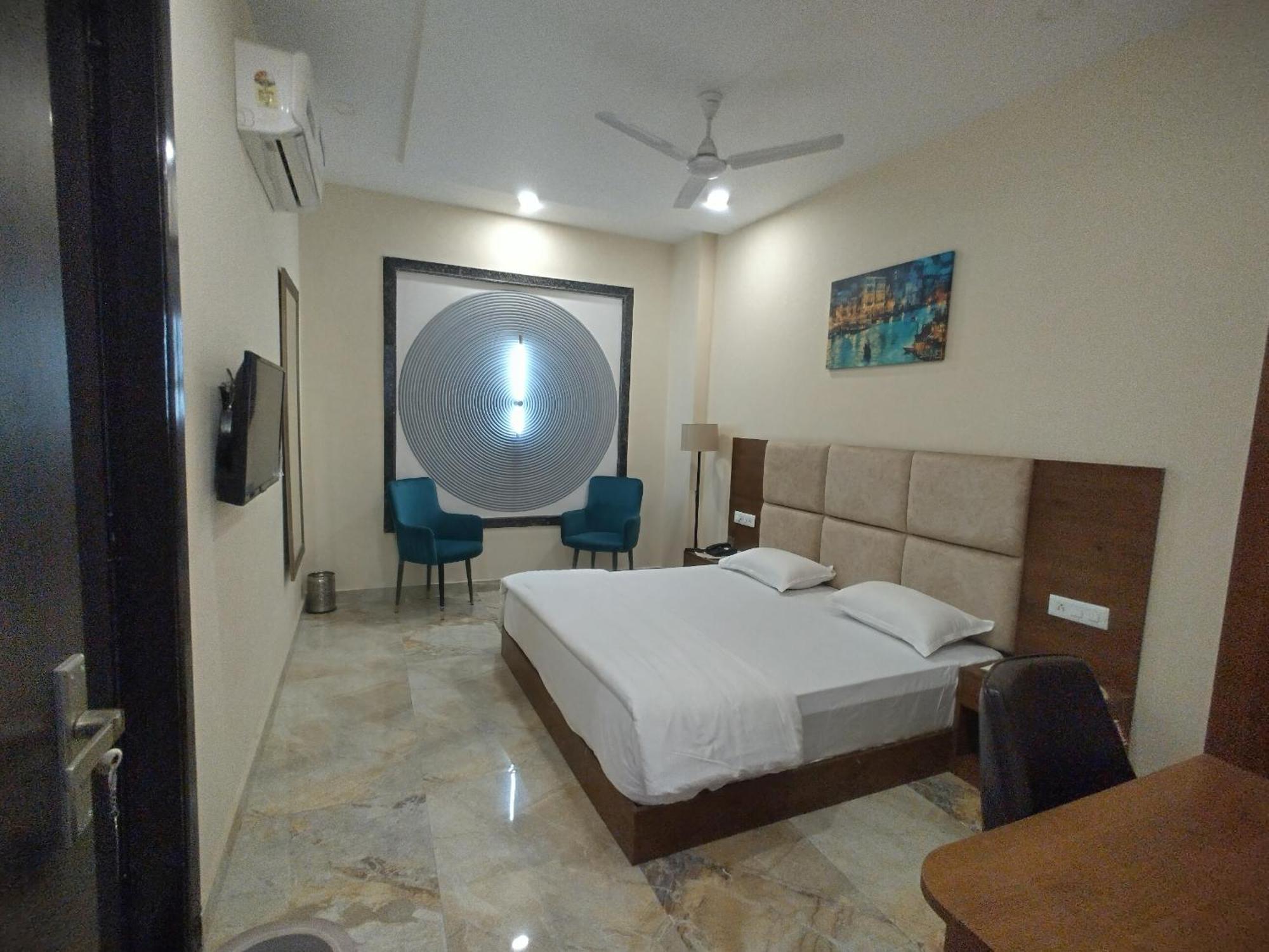 The Imperial Hotel And Convention Centre Kanpur Exteriör bild