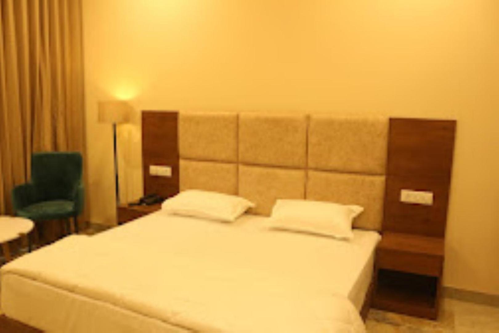 The Imperial Hotel And Convention Centre Kanpur Exteriör bild