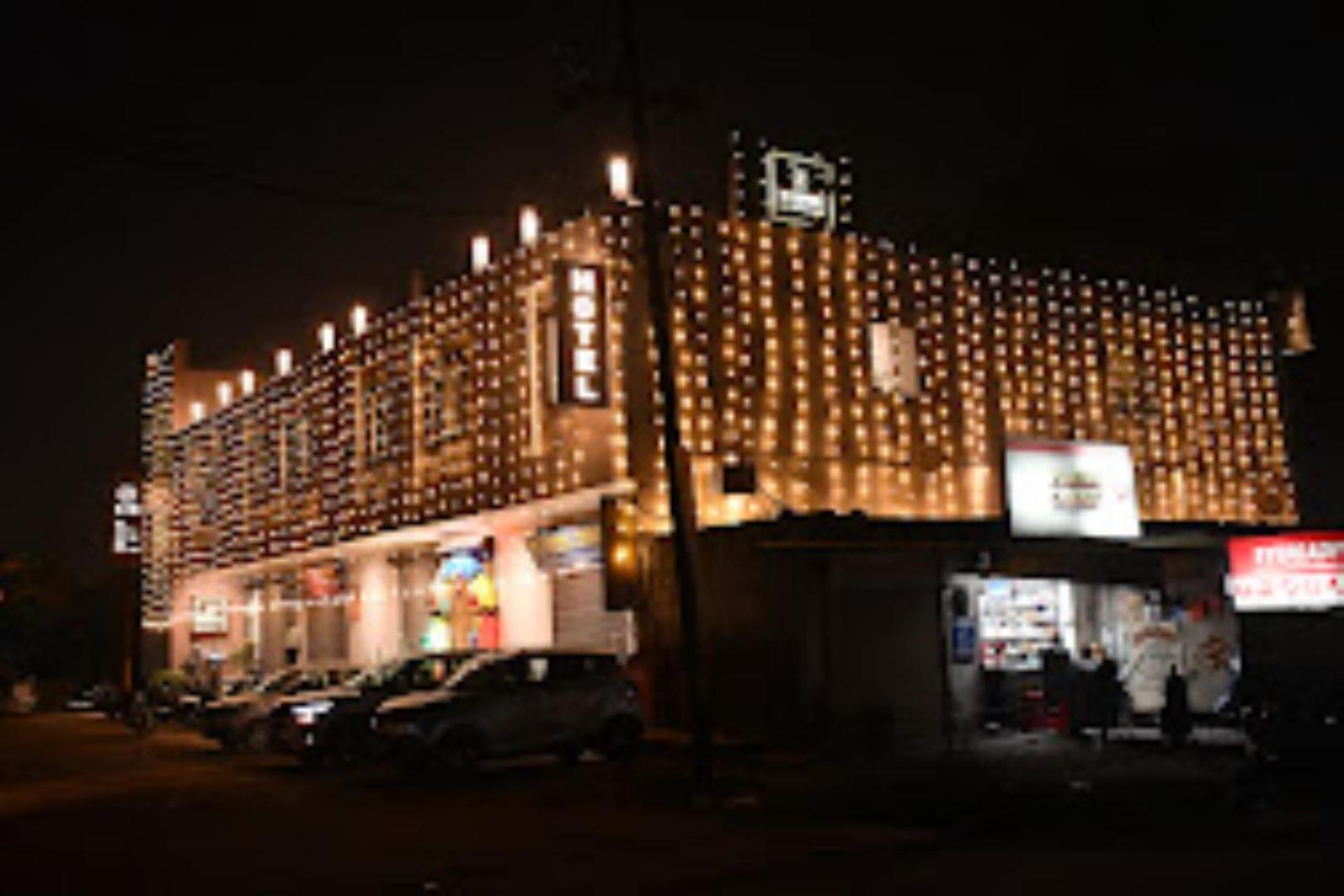 The Imperial Hotel And Convention Centre Kanpur Exteriör bild
