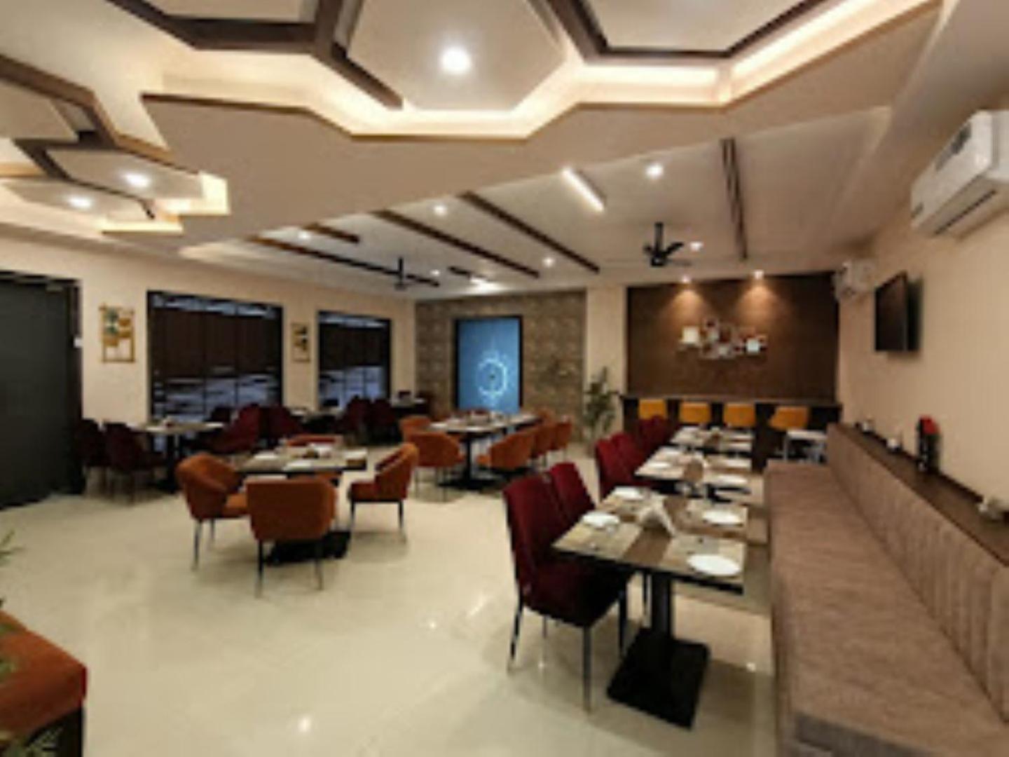 The Imperial Hotel And Convention Centre Kanpur Exteriör bild
