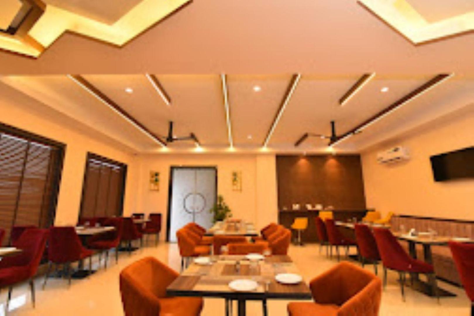 The Imperial Hotel And Convention Centre Kanpur Exteriör bild