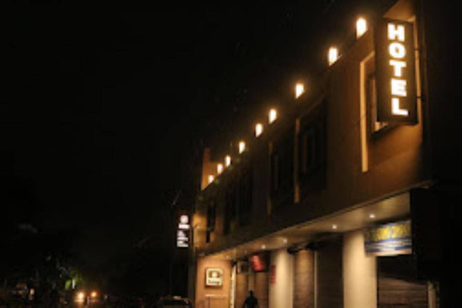 The Imperial Hotel And Convention Centre Kanpur Exteriör bild